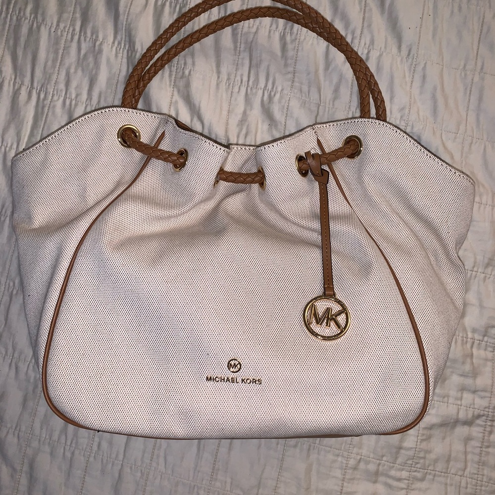 Michael Kors Montauk Large Tote - Picture 3 of 11